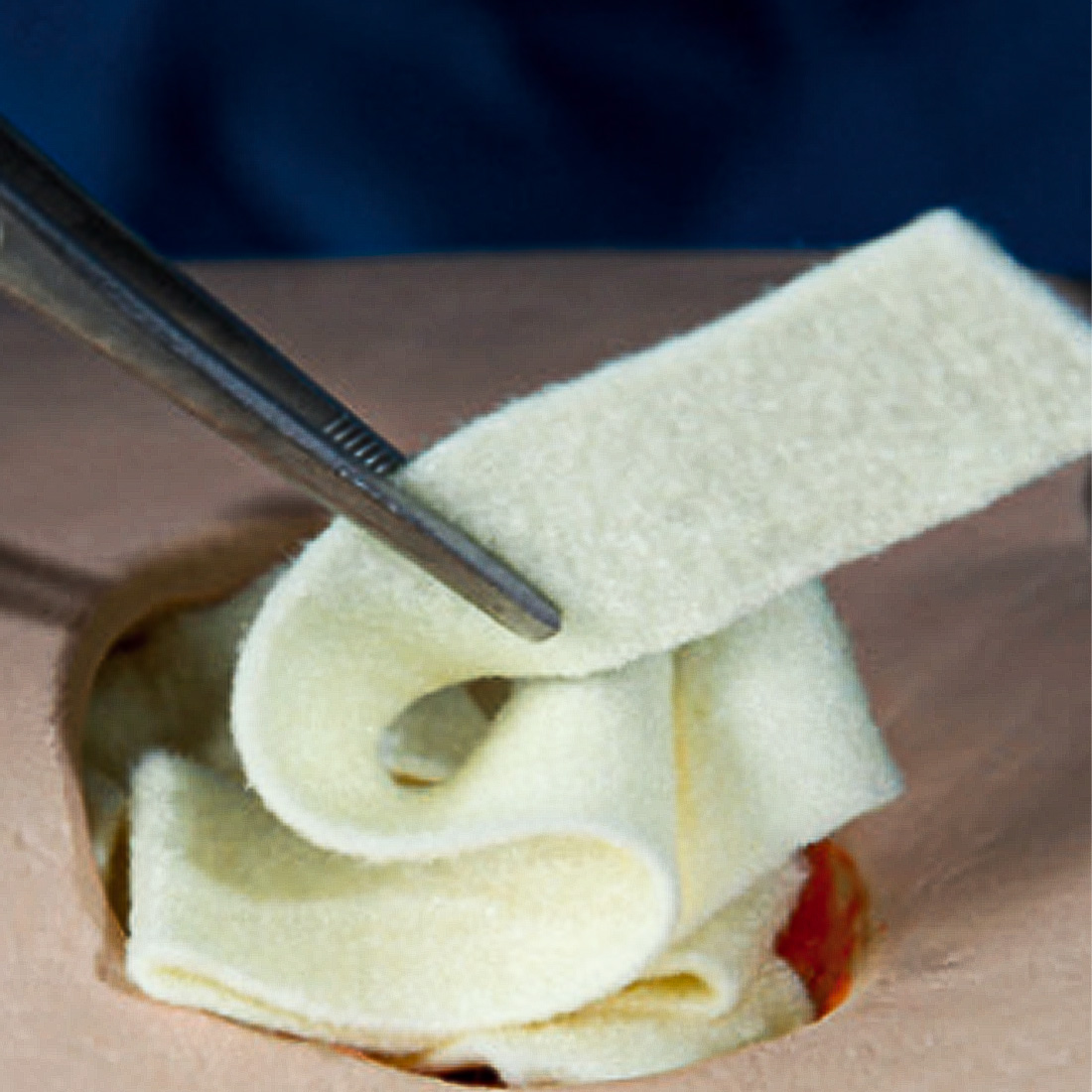 Curativo de Fibra Gelificante  Antimicrobiano Exufiber Ag+ 2x45 Unidade - Imagem 2